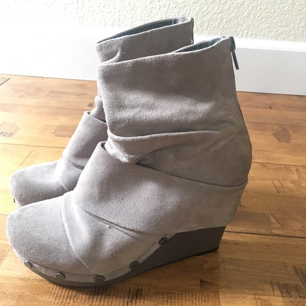 Arcola wedge booties